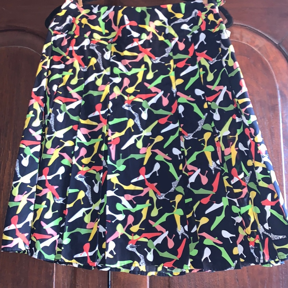 NWT! Liz Claiborne midi pleated skirt, black with high heels motif